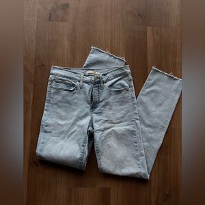 Levi’s Size 28 Shaping Straight Jeans